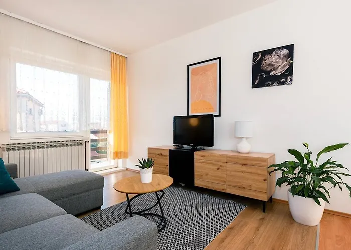 Big And Comfortable Rosmarino * ברודאריצה